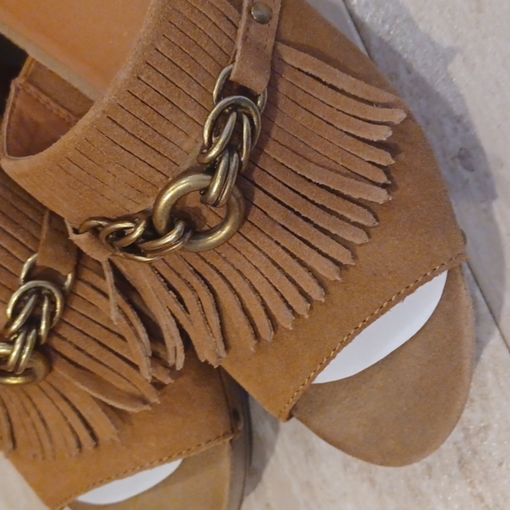 BareTraps Leather Upper 3" Sparrow Fringed Open Toe Clogs - Picture 2 of 8